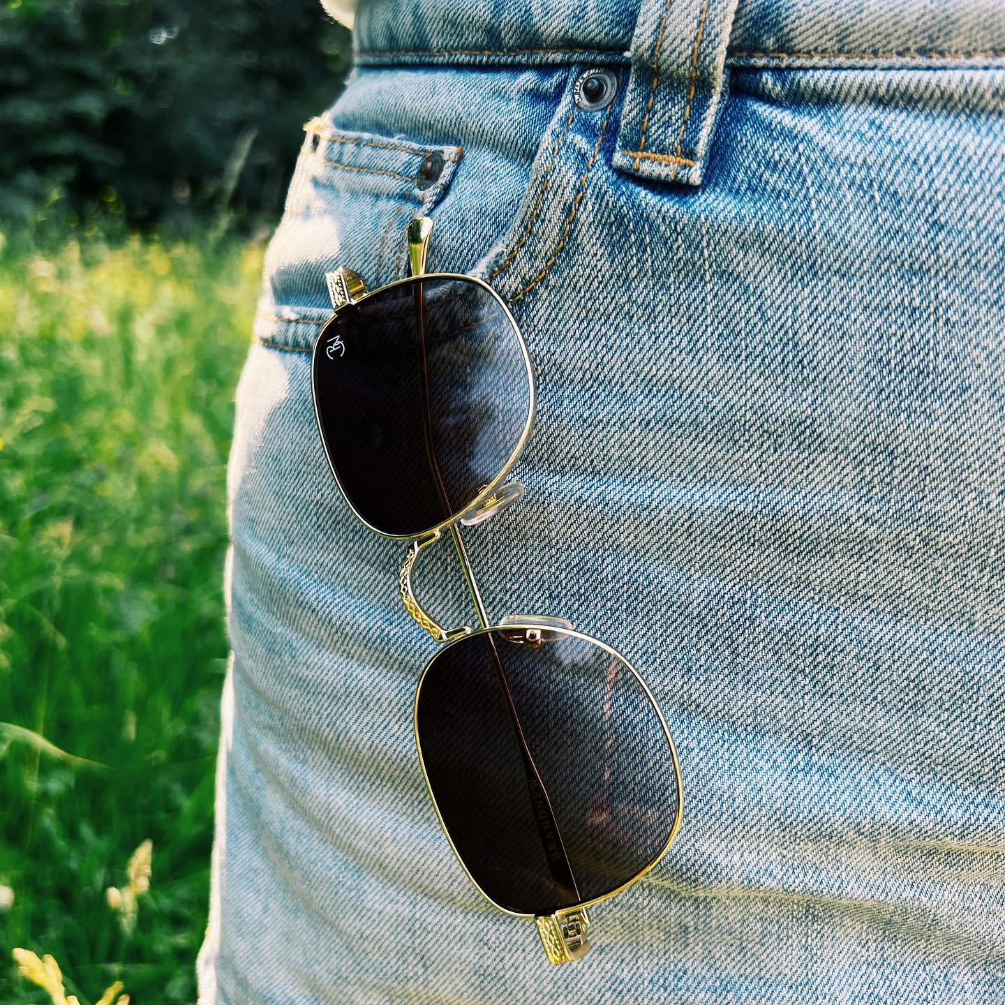 Sunnies Gold Black